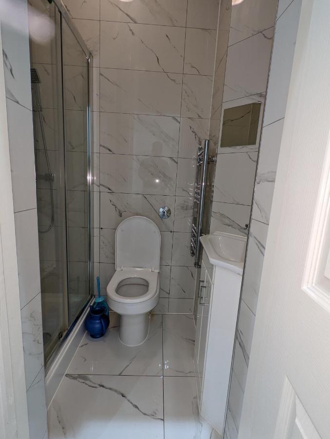 Mile End- Prime Location Hotel London Bagian luar foto