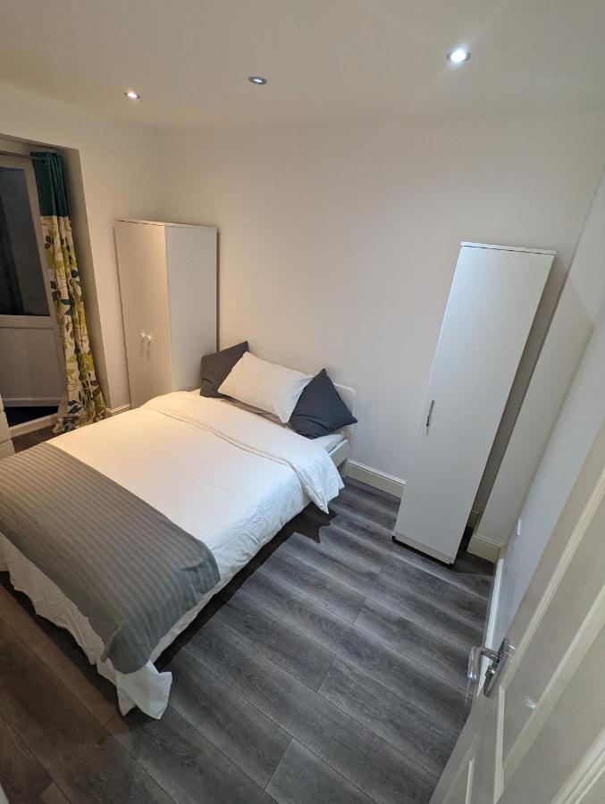 Mile End- Prime Location Hotel London Bagian luar foto
