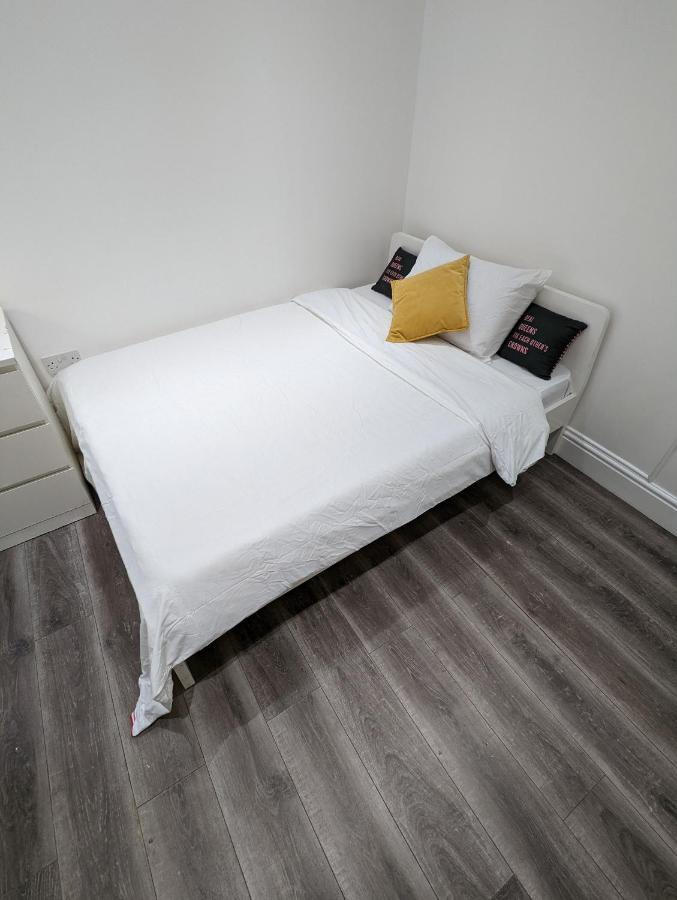 Mile End- Prime Location Hotel London Bagian luar foto