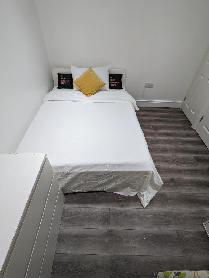 Mile End- Prime Location Hotel London Bagian luar foto