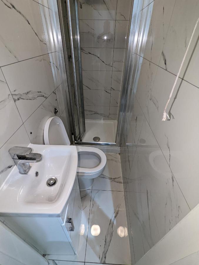 Mile End- Prime Location Hotel London Bagian luar foto