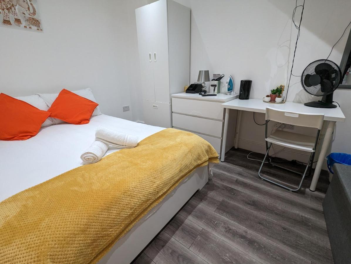 Mile End- Prime Location Hotel London Bagian luar foto