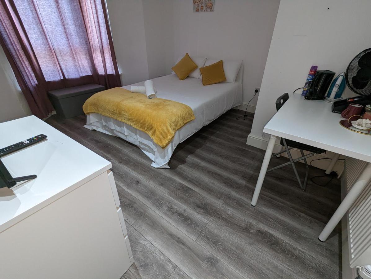 Mile End- Prime Location Hotel London Bagian luar foto