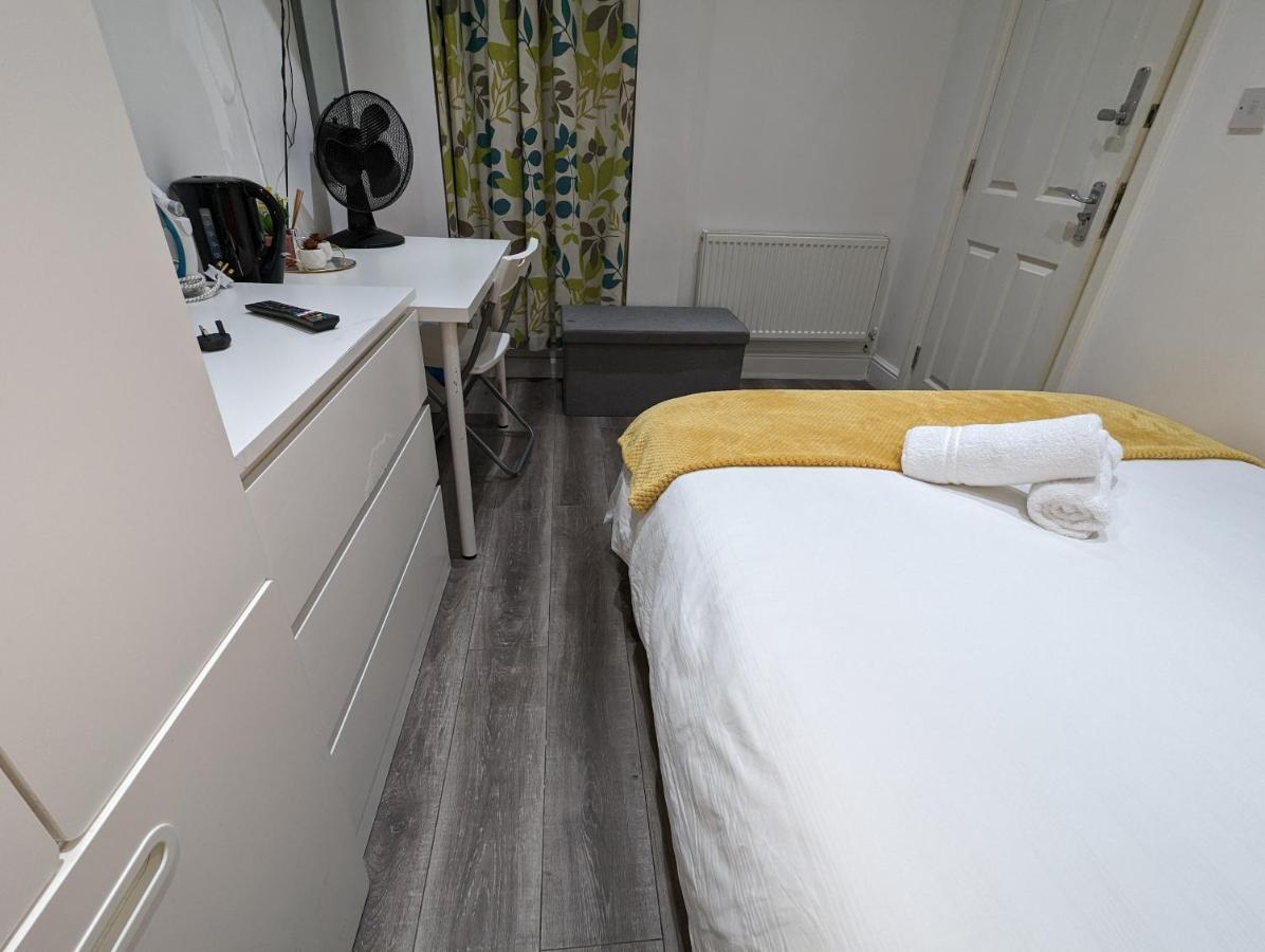 Mile End- Prime Location Hotel London Bagian luar foto