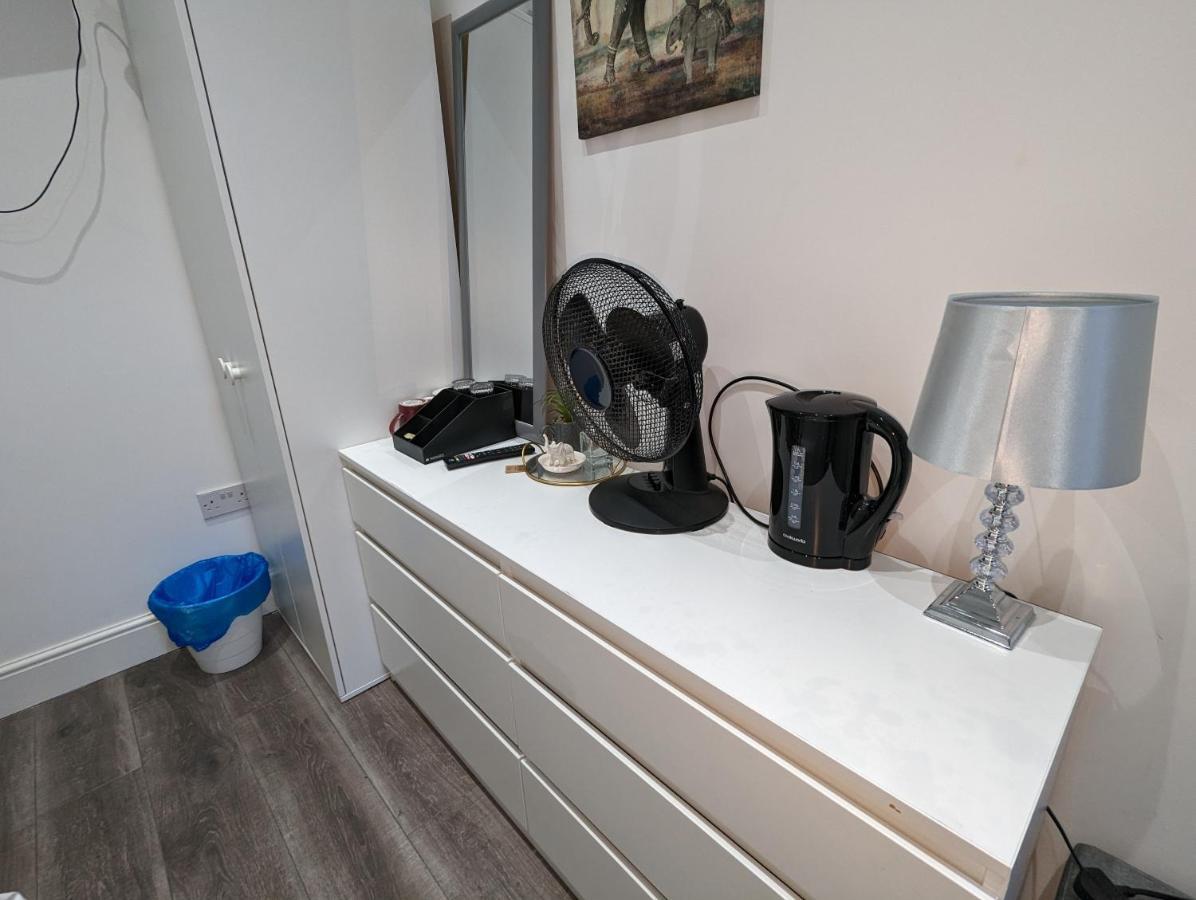 Mile End- Prime Location Hotel London Bagian luar foto