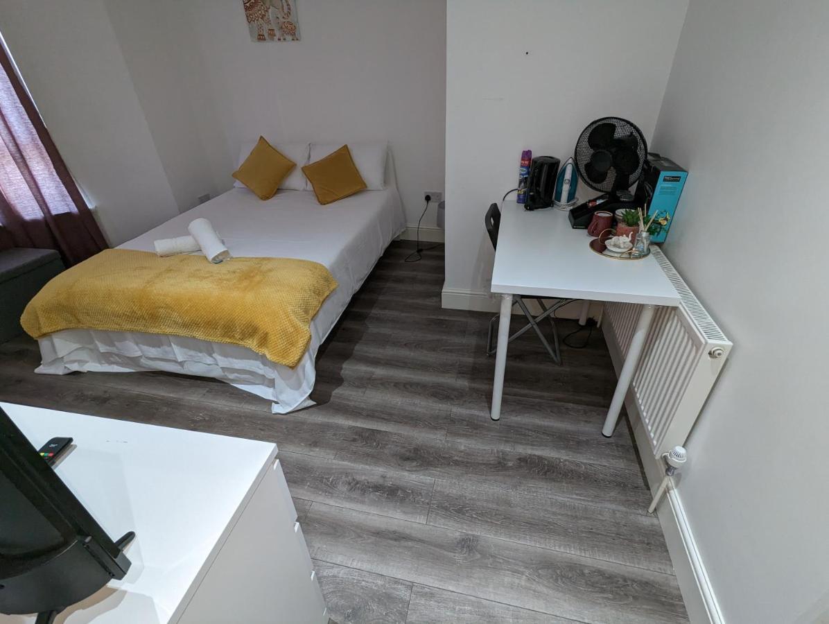 Mile End- Prime Location Hotel London Bagian luar foto