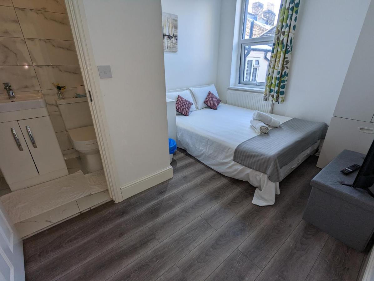Mile End- Prime Location Hotel London Bagian luar foto