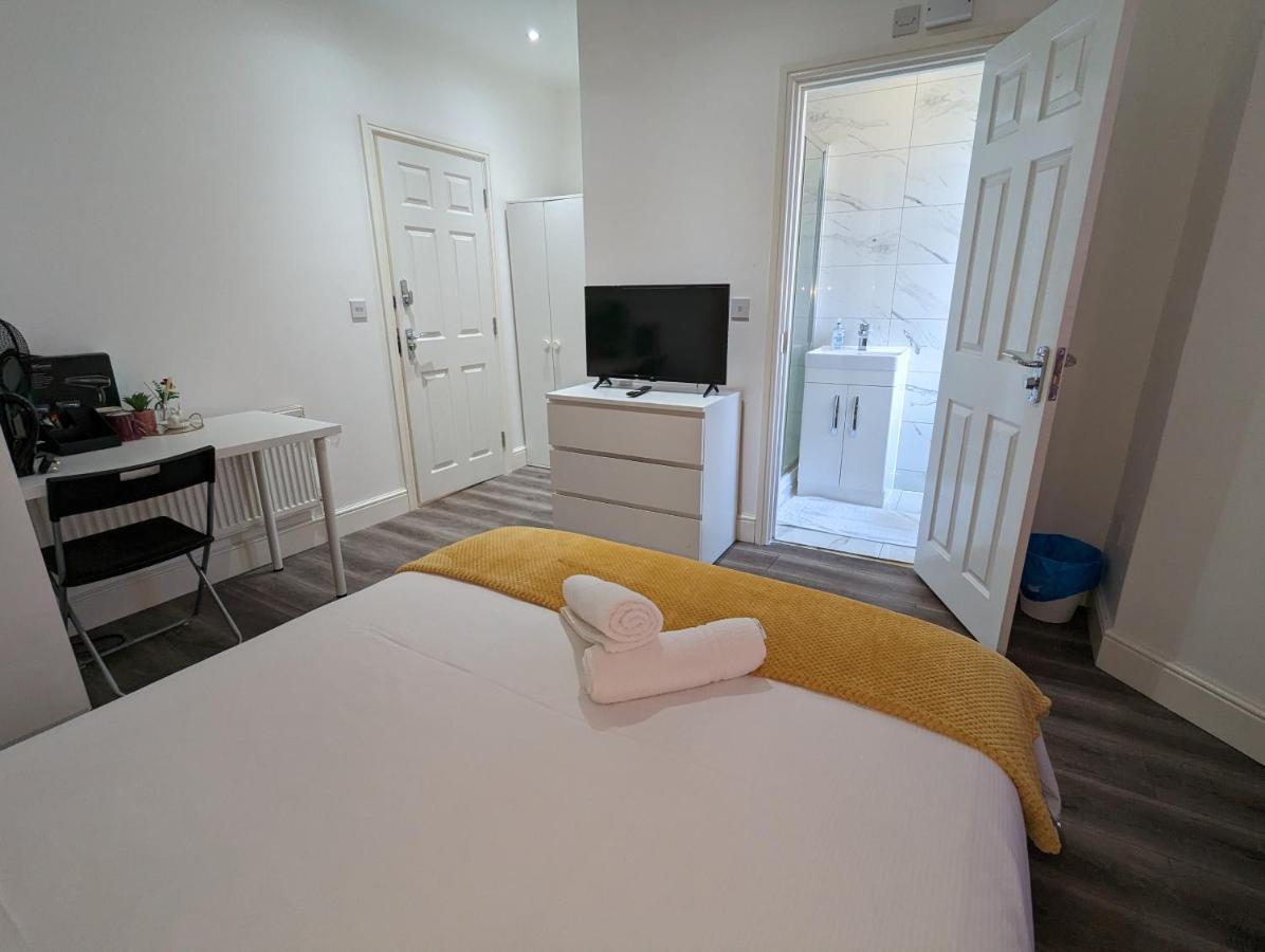 Mile End- Prime Location Hotel London Bagian luar foto