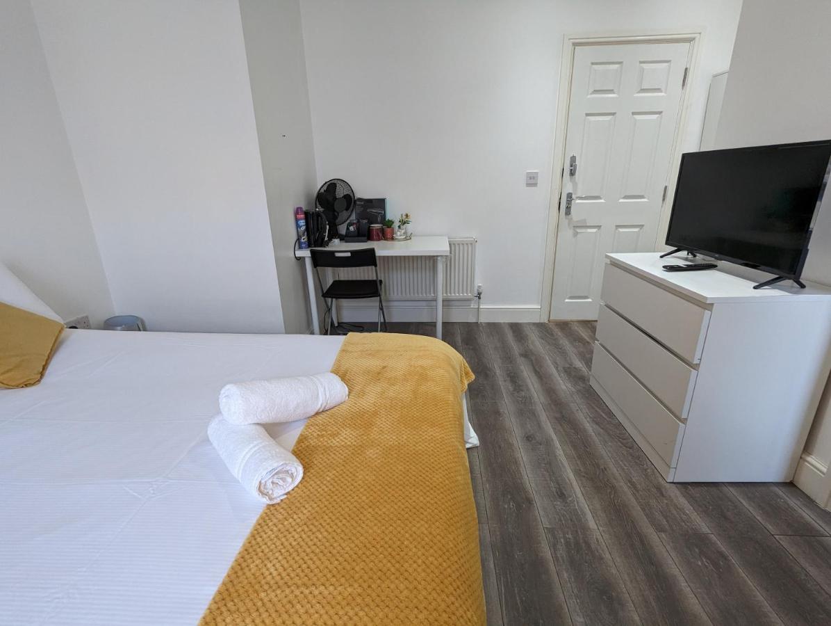 Mile End- Prime Location Hotel London Bagian luar foto