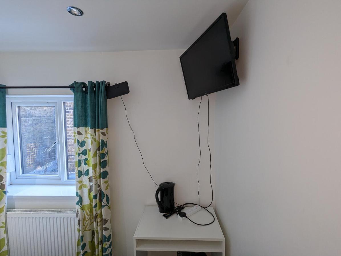 Mile End- Prime Location Hotel London Bagian luar foto