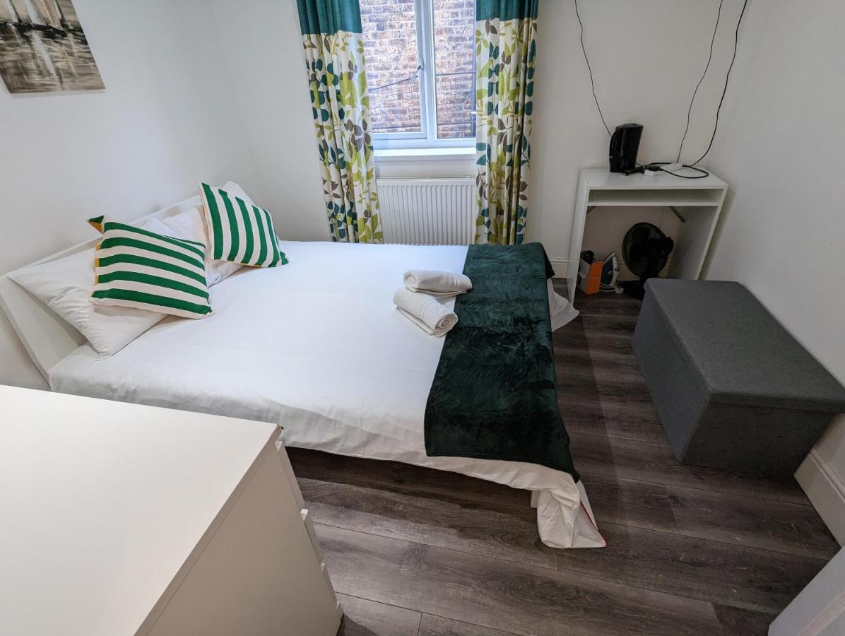 Mile End- Prime Location Hotel London Bagian luar foto