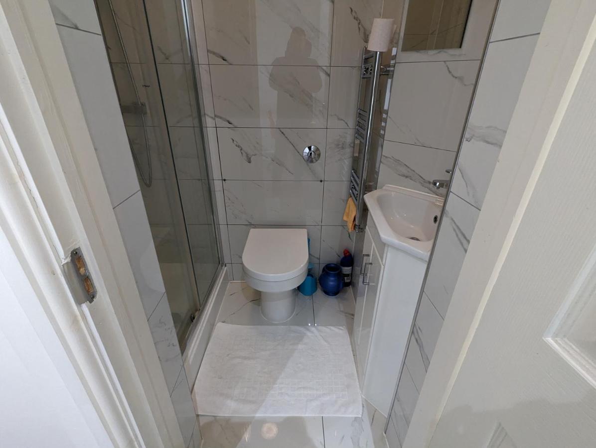 Mile End- Prime Location Hotel London Bagian luar foto